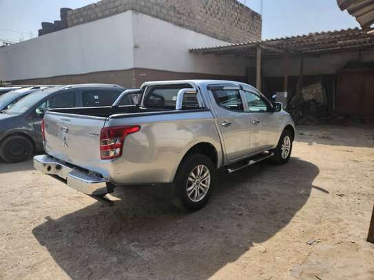 Mitsubishi L200 image 3