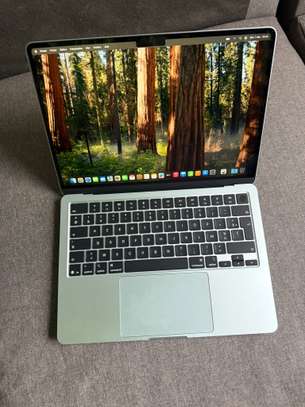 MacBook Air M3 (2024) image 3