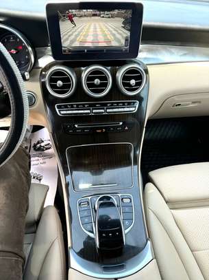 Mercedes-Benz GLC300 image 7