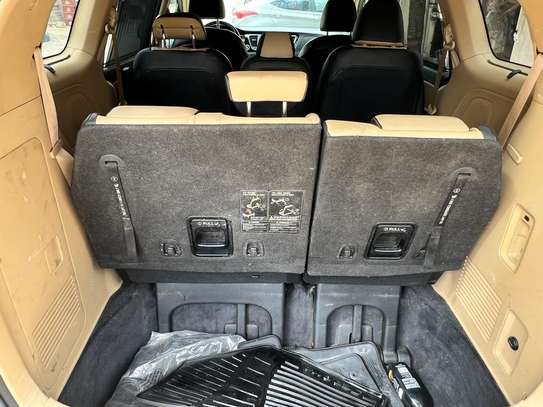 Kia Sedona image 6