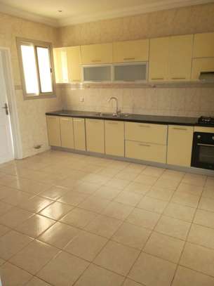 Appartement à louer f4 aux almadies image 2