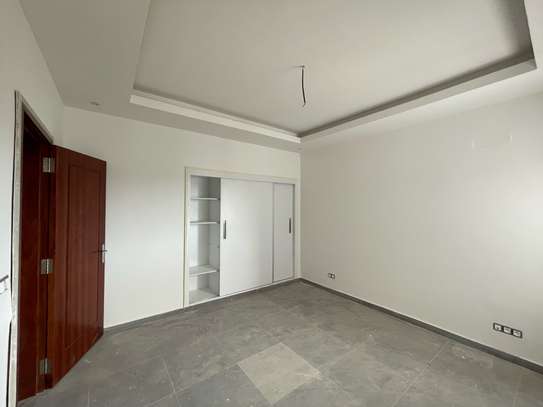 Appartement F4 haut standing à louer sur Point E image 4