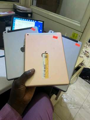 iPad 8th 7th 6th air 2 wifi cellulaire disponible image 6