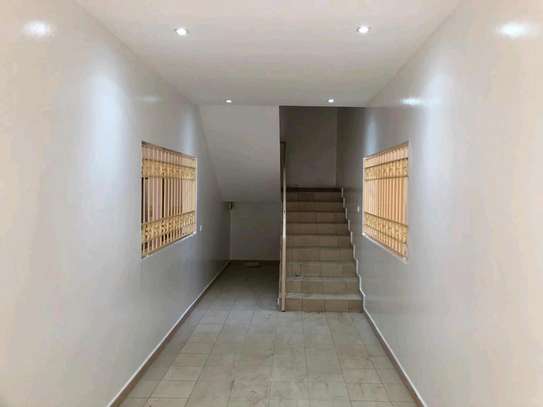 Immeuble R+3 au Point E image 8
