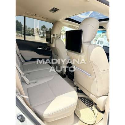 Toyota Land Cruiser 2022 image 7