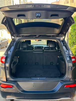 Jeep cherocke 2017 image 5