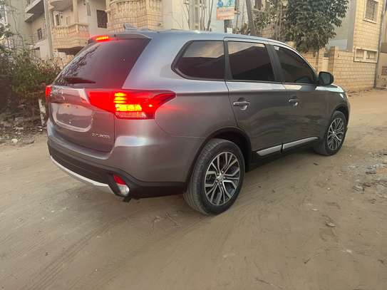 Mitsubishi Outlander image 5