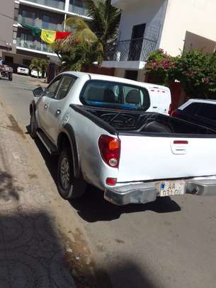 Mitsubishi L200 image 6