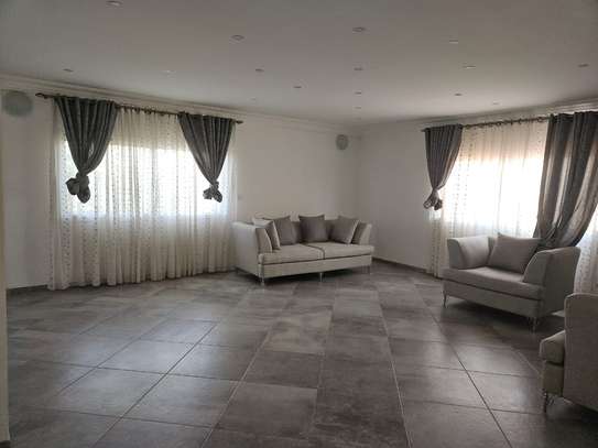 A LOUER SUR MBALING Maison moderne image 12