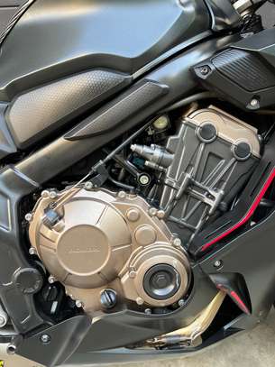 Honda CBR 650 r image 6