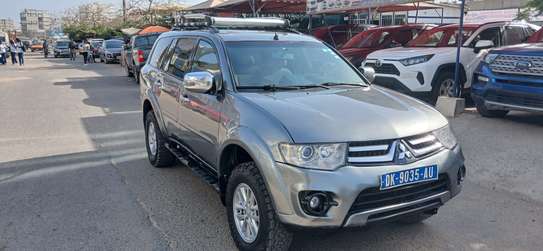 Mitsubshi pajero image 1