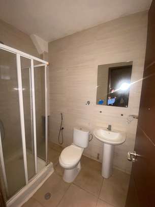 Une villa R+2 à louer aux Mamelles image 13