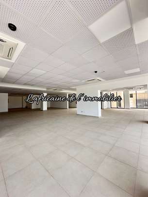 Espace commercial de 1 600 m² à louer sur la VDN image 3