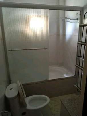 Mermoz deux chambres salon à louer image 9