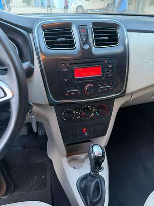 Renault symbol 2019 image 5