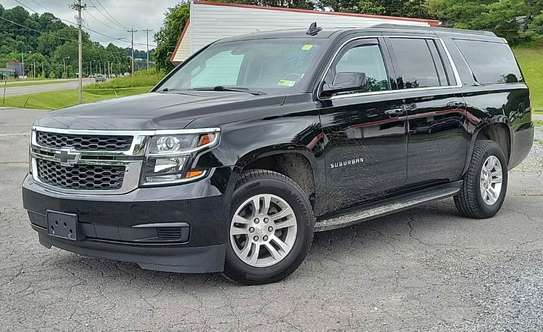 SUBURBAN LT 2018 image 1