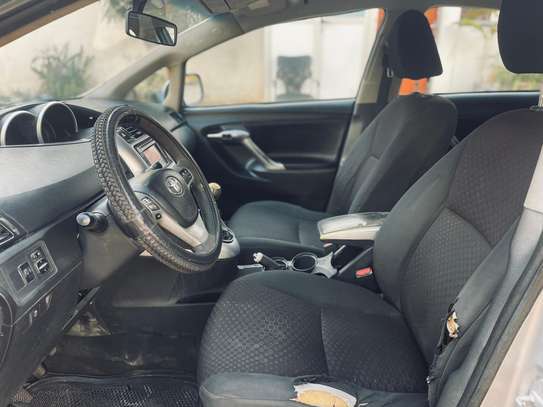 Toyota verso 2011 image 4