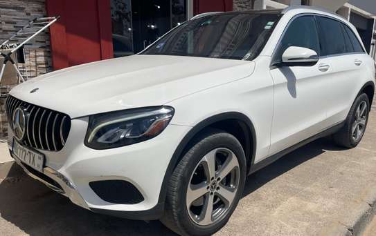 Mercedes GLC300 4Matic image 2