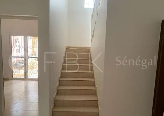 Superbe Villa R+1 avec Piscine et Jardin aux Almadies image 10