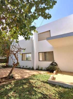 Très belle villa avec jardin image 3