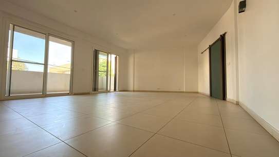 Appartement centre-ville spacieux avec balcon et vue image 4