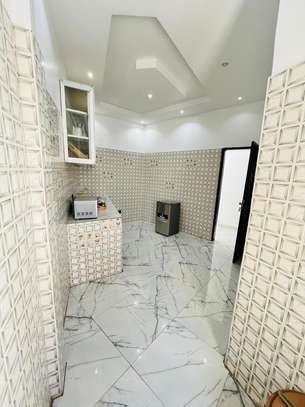 Appartement F2 Meublé à Louer au POINT E image 9