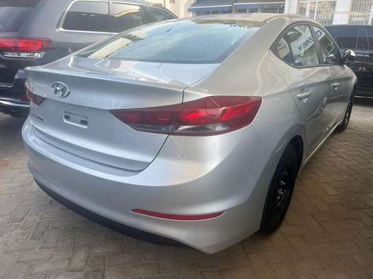HYNDAI ELANTRA 2017 image 4
