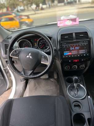 Mitsubishi OUTLANDER image 6
