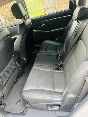 Kia rondo image 2