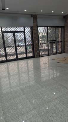 A loué un grand show toum de700m2 image 11