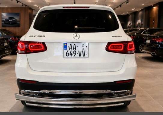 Mercedes benz glc 300 image 3