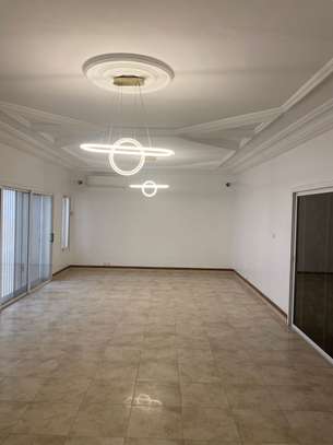 UNE VILLA R+1 AU POINT E image 5
