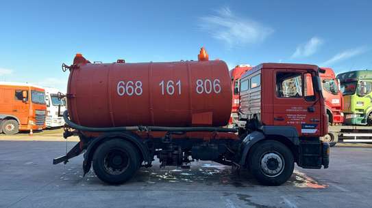 Camion hydrocureur MAN image 4