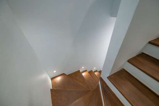 Villa familiale moderne avec jardin et loisirs image 10