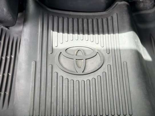 Toyota rav 4 année 2024 image 4