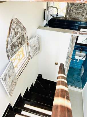 LA PREMIERE TINY HOUSE DES ALMADIES, PIEDS DANS L'EAU image 12