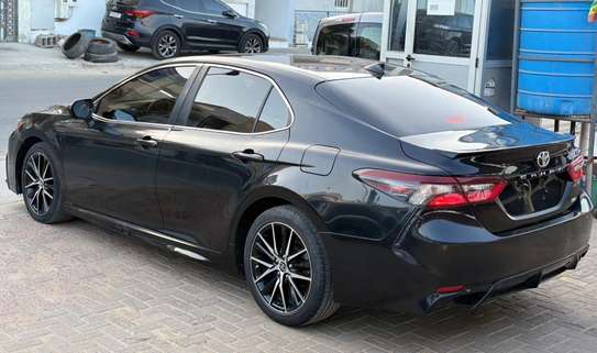 Toyota Camry 2021 faible kilométrage image 6