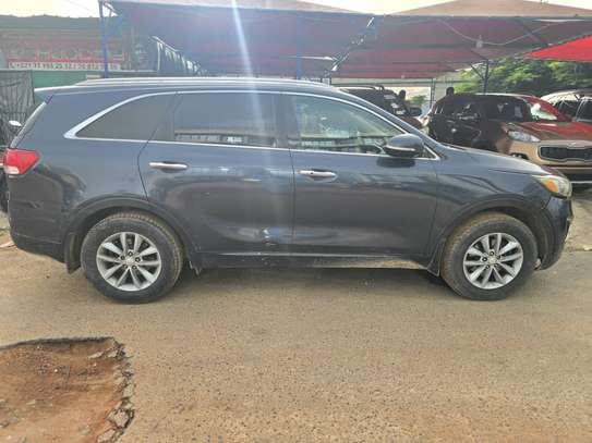kia sorento image 11