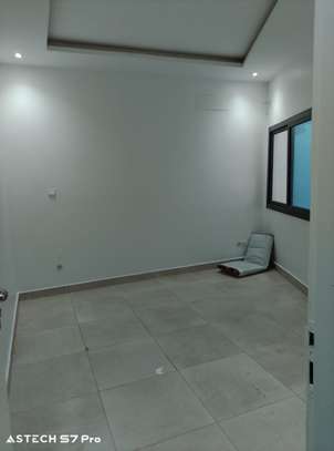 Appartement vide à louer au Point E image 6