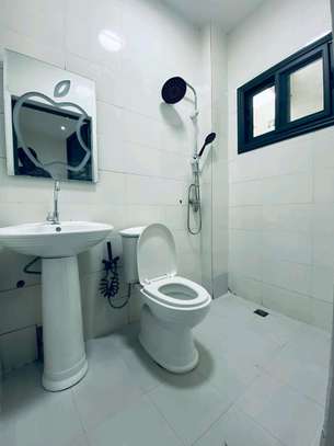 À louer grand appartement derrière école bilingue image 10