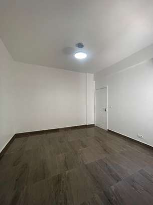 F4 de 160m² à louer usage bureau keur guorgui image 12