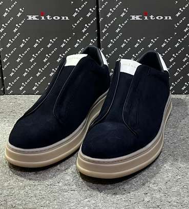 Kiton baskets basses noires semelle épaisse beige image 3