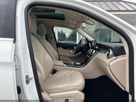 Mercedes GLC 300 4Matic image 5