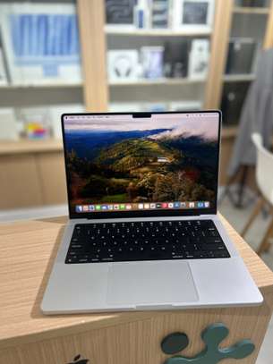 MacBook Pro 2023 14 Pouces - M3 Pro | 18GB RAM | 512 image 3