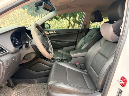 Hyundai tucson image 6