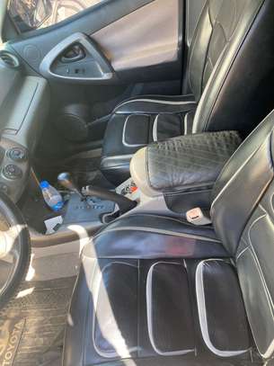 Toyota Rav4 2011 image 4