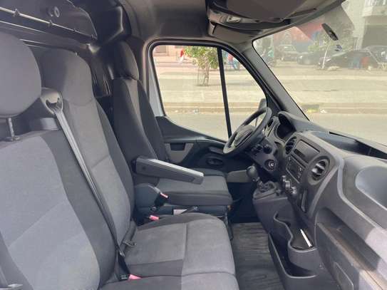 Renault Master fourgon utilitaire grand volume blanc image 5