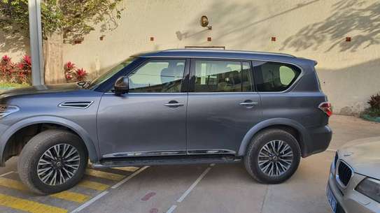 Nissan Patrol 7 places image 2