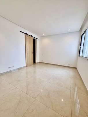 Appartement neuf à louer aux Almadies image 3