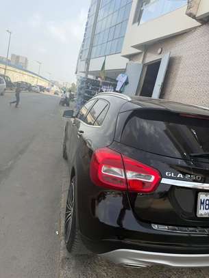 Mercedes benz gla 250 année 2017 image 3